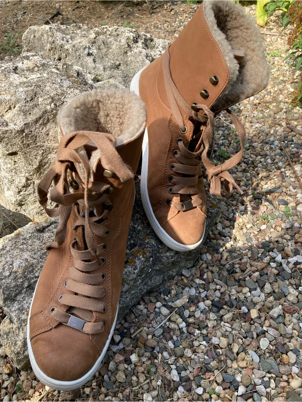 Ugg Size 8.5 Starlyn Shearling high top brown leather lace up sneakers